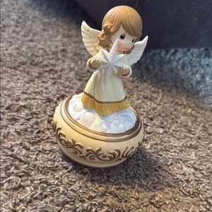 Precious Moments  Angel Holding Nativity Star Musical